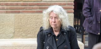 Komšije Eve Ras digle uzbunu: „Zabrinuti smo za nju, niko nije očekivao da će ovako izgledati njen život“ Prosi na ulici, ne brine o sebi više, uužas