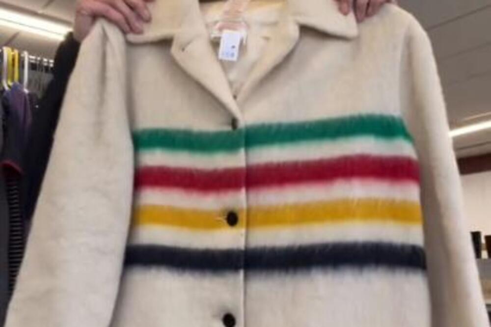 Kupila kaput u second hand radnji, a onda je nastao pravi šok: Saznala je koliko on ustvari vredi, cifra je ludilo - featured image Kupila kaput u second hand radnji, a onda je nastao pravi šok: Saznala je koliko on ustvari vredi, cifra je ludilo - featured image