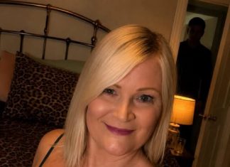 **Poslala sam svom mužu selfie iz naše spavaće sobe dok je bio na poslovnom putu — nekoliko sekundi kasnije nazvao me uspaničeno i upitao: „Tko stoji iza tebe?“ Okrenula sam se… i krv mi se sledila u žilama.** **Poslala sam svom mužu selfie iz naše spavaće sobe dok je bio na poslovnom putu — nekoliko sekundi kasnije nazvao me uspaničeno i upitao: „Tko stoji iza tebe?“ Okrenula sam se… i krv mi se sledila u žilama.** - featured image