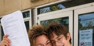 Posvojila sam tinejdžera kojeg je prije mene vratilo deset obitelji, a dva tjedna kasnije priznao mi je zašto ih je namjerno tjerao od sebe — no ono što smo pronašli u njegovu starom dosjeu promijenilo je sve Posvojila sam tinejdžera kojeg je prije mene vratilo deset obitelji, a dva tjedna kasnije priznao mi je zašto ih je namjerno tjerao od sebe — no ono što smo pronašli u njegovu starom dosjeu promijenilo je sve - featured image