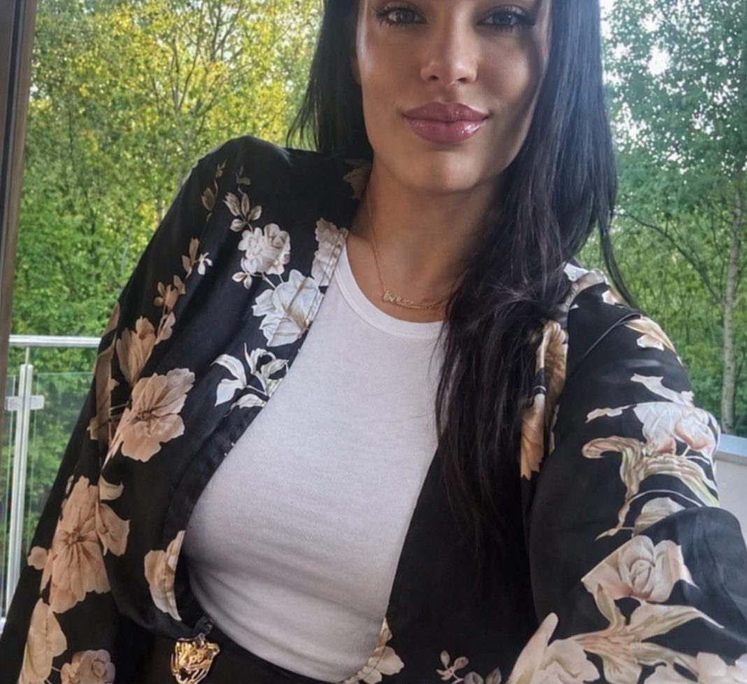 Ženu kojoj fale intimni odnosi prepoznajemo po 7 jasnih signala: Ako radi ovo učestalo, ona vapi za dodirom - featured image Ženu kojoj fale intimni odnosi prepoznajemo po 7 jasnih signala: Ako radi ovo učestalo, ona vapi za dodirom - featured image