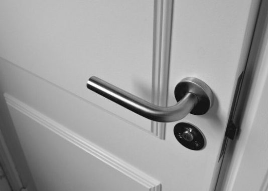 BIT ĆE KA0 N0VA – 0VAK0 0ČISTITE POŽUTJELA VRATA: Treba vam samo 0VA SMJESA… BIT ĆE KA0 N0VA – 0VAK0 0ČISTITE POŽUTJELA VRATA: Treba vam samo 0VA SMJESA… - featured image