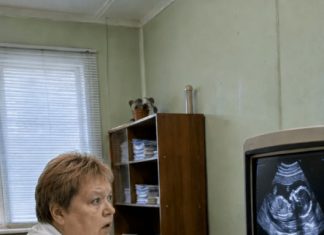 Žena u osmom mesecu trudnoće otišla je na ultrazvuk, ali čim je doktorka pogledala u monitor, preplašenim glasom je rekla: „Ne smete da se vratite kući. Ostavite muža.“ 😳 Žena u osmom mesecu trudnoće otišla je na ultrazvuk, ali čim je doktorka pogledala u monitor, preplašenim glasom je rekla: „Ne smete da se vratite kući. Ostavite muža.“ 😳 - featured image