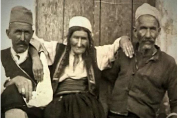 Ružici iz Prijepolja jedan sin bio PRAVOSLAVAC LUKA, a drugi MUSLIMAN ALIJA: Rodila ga kao Ristu, ali ono što je usledilo NAJVEĆA JE BOL koju majka može da doživi - featured image Ružici iz Prijepolja jedan sin bio PRAVOSLAVAC LUKA, a drugi MUSLIMAN ALIJA: Rodila ga kao Ristu, ali ono što je usledilo NAJVEĆA JE BOL koju majka može da doživi - featured image