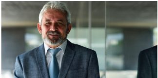 Radio je na građevini ceo život, bez slave i priznanja, samo sa jednim ciljem: da ja jednog dana nosim titulu doktora Radio je na građevini ceo život, bez slave i priznanja, samo sa jednim ciljem: da ja jednog dana nosim titulu doktora - featured image
