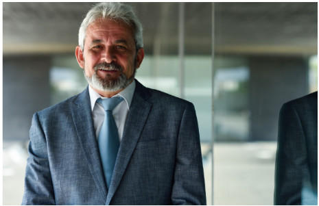 Radio je na građevini ceo život, bez slave i priznanja, samo sa jednim ciljem: da ja jednog dana nosim titulu doktora - featured image