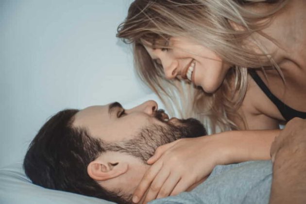 Ovo je najveća muška slabost u krevetu – žena koja to zna ima moć nad njim - featured image