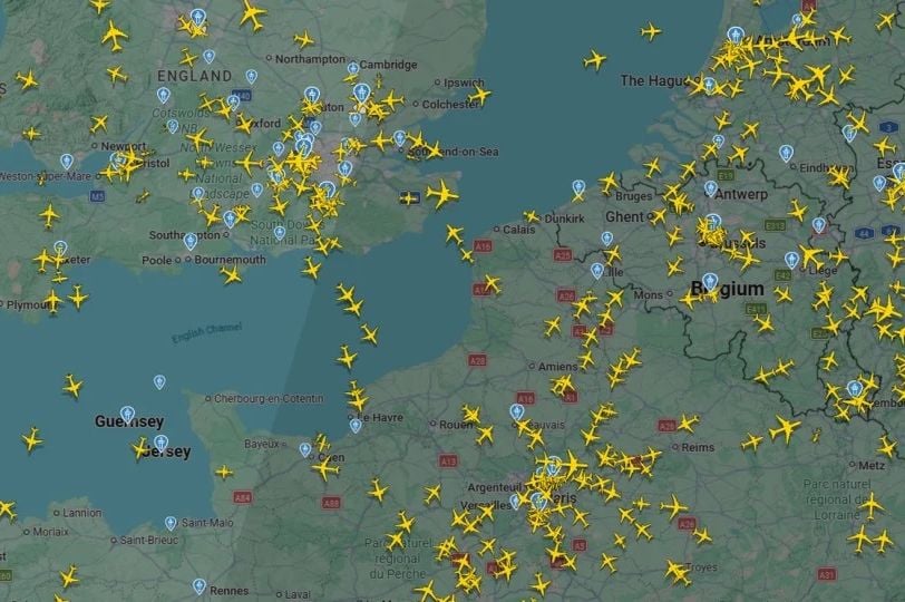 Haos na nebu iznad Evrope: Više od 300 aviona prizemljeno, problemi tek počinju - featured image