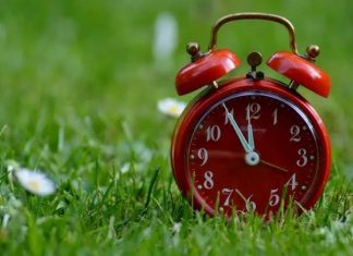 Sat pomjeramo najranije u posljednjih 11 godina: Evo kog datuma vraćamo kazaljke i spavamo duže Sat pomjeramo najranije u posljednjih 11 godina: Evo kog datuma vraćamo kazaljke i spavamo duže - featured image