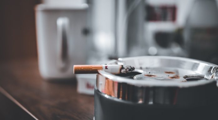 🚬 KUĆA SMRDI NA DIM? Riješite se neugodnog mirisa ZA 10 MINUTA – trik koji stvarno djeluje! 🧼✨ 🚬 KUĆA SMRDI NA DIM? Riješite se neugodnog mirisa ZA 10 MINUTA – trik koji stvarno djeluje! 🧼✨ - featured image
