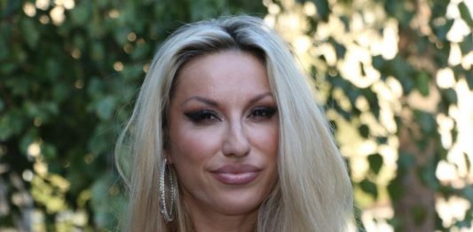 Ostavio me je jer njegovi nisu želeli pevaljku za snajku, njegovoj sestri je smetalo što sam živa: Rada otkrila istinu o raskidu Ostavio me je jer njegovi nisu želeli pevaljku za snajku, njegovoj sestri je smetalo što sam živa: Rada otkrila istinu o raskidu - featured image