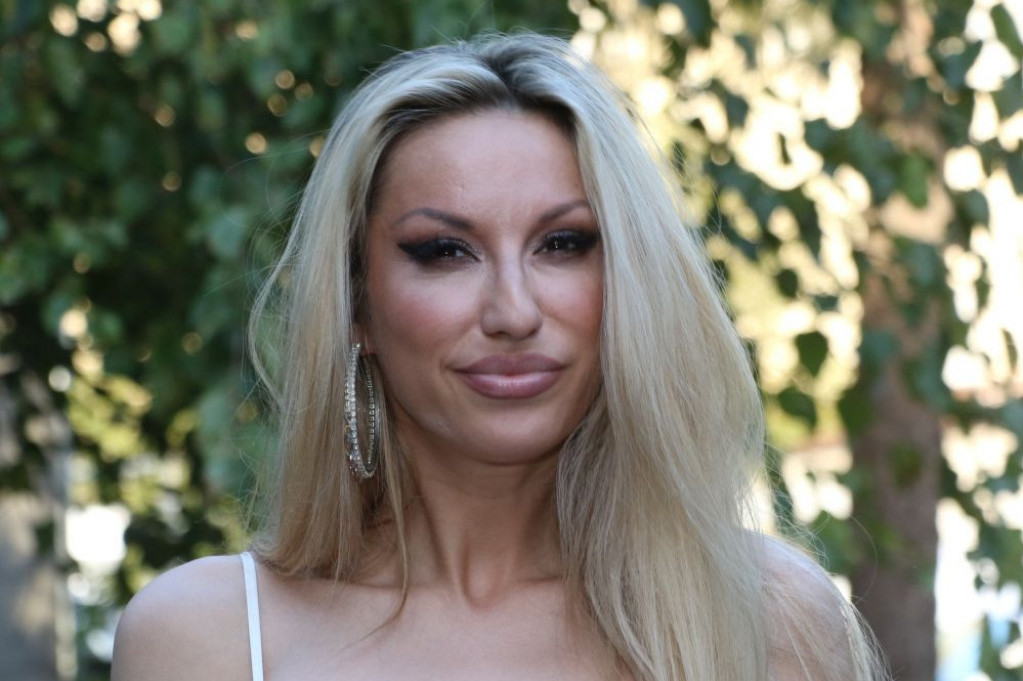 Ostavio me je jer njegovi nisu želeli pevaljku za snajku, njegovoj sestri je smetalo što sam živa: Rada otkrila istinu o raskidu - featured image