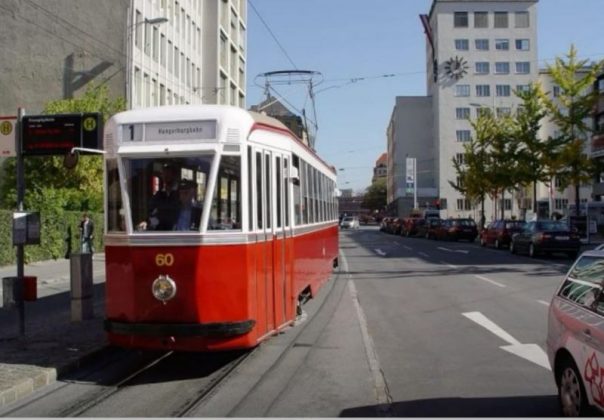 Baka koja je osvojila Beograd svojom elegancijom: Njen stil ostavlja bez daha! - featured image Baka koja je osvojila Beograd svojom elegancijom: Njen stil ostavlja bez daha! - featured image