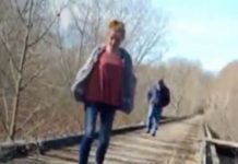 Dve devojčice šetale šumom, spazile čudnog čoveka koji ih prati, uzele da snimaju, a od tada im se gubi trag: Posle 5 godina, penzionerka dolazi do šok saznanja