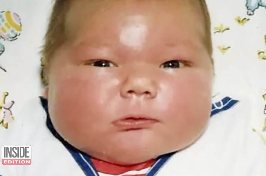 Sa preko 7 kilograma bio je najveća beba rođena te godine, čak i lekari bili šokirani prizorom: Nećete verovati kako danas izgleda beba gorostas - featured image Sa preko 7 kilograma bio je najveća beba rođena te godine, čak i lekari bili šokirani prizorom: Nećete verovati kako danas izgleda beba gorostas - featured image