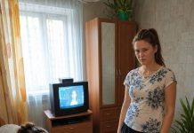 Buduća svekrva došla je u moj stan, ugasila televizor i objavila da je dnevna soba odsad njezina — moj zaručnik je šutio, a ja sam joj jednom rečenicom otkrila da sam već znala njihov pravi plan