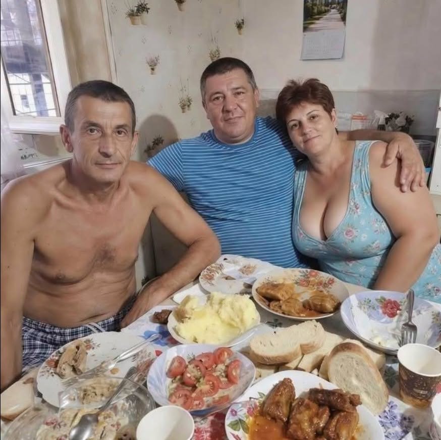 Moj muž doveo je nepoznatog muškarca u naš dom i zamolio me da mu dopustim da prenoći samo jednu noć. Međutim, sljedećeg jutra slučajno sam čula njihov tajni razgovor u kuhinji i shvatila da se taj čovjek nije pojavio u našim životima slučajno. - featured image Moj muž doveo je nepoznatog muškarca u naš dom i zamolio me da mu dopustim da prenoći samo jednu noć. Međutim, sljedećeg jutra slučajno sam čula njihov tajni razgovor u kuhinji i shvatila da se taj čovjek nije pojavio u našim životima slučajno. - featured image