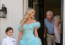 Roditelji su me izbacili iz kuće s devetnaest godina jer nisam htjela prekinuti trudnoću. Deset godina poslije vratila sam se sa svojom kćeri — a jedna skrivena istina ostavila ih je drhteći od šoka. Roditelji su me izbacili iz kuće s devetnaest godina jer nisam htjela prekinuti trudnoću. Deset godina poslije vratila sam se sa svojom kćeri — a jedna skrivena istina ostavila ih je drhteći od šoka. - featured image