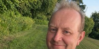 Otišla sam u šumu sa svojim ocem. Odjednom me je zgrabio za ruku i rekao: „Konačno smo sami. Dođi ovamo, da te poljubim. Toliko dugo sam želeo ovo da uradim.“ Užasnuta, pokušala sam da se izmaknem. Ali moj otac je prišao bliže, uhvatio me za ramena i šapnuo: „Ne boj se, dušo. Tvoja majka nikada neće saznati šta se dogodilo između nas.“ Počela sam da drhtim. A kada je rekao: „Čekao sam 19 godina na ovaj trenutak“,… Otišla sam u šumu sa svojim ocem. Odjednom me je zgrabio za ruku i rekao: „Konačno smo sami. Dođi ovamo, da te poljubim. Toliko dugo sam želeo ovo da uradim.“ Užasnuta, pokušala sam da se izmaknem. Ali moj otac je prišao bliže, uhvatio me za ramena i šapnuo: „Ne boj se, dušo. Tvoja majka nikada neće saznati šta se dogodilo između nas.“ Počela sam da drhtim. A kada je rekao: „Čekao sam 19 godina na ovaj trenutak“,… - featured image