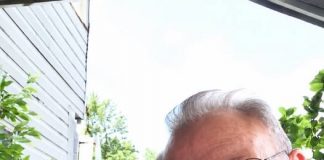 Punih 45 godina muž me nazivao „beskorisnom staricom“. Ali na godišnjicu našeg braka dala sam mu poklon zbog kojeg je pao na koljena pred svim gostima… 😨‼️ Punih 45 godina muž me nazivao „beskorisnom staricom“. Ali na godišnjicu našeg braka dala sam mu poklon zbog kojeg je pao na koljena pred svim gostima… 😨‼️ - featured image