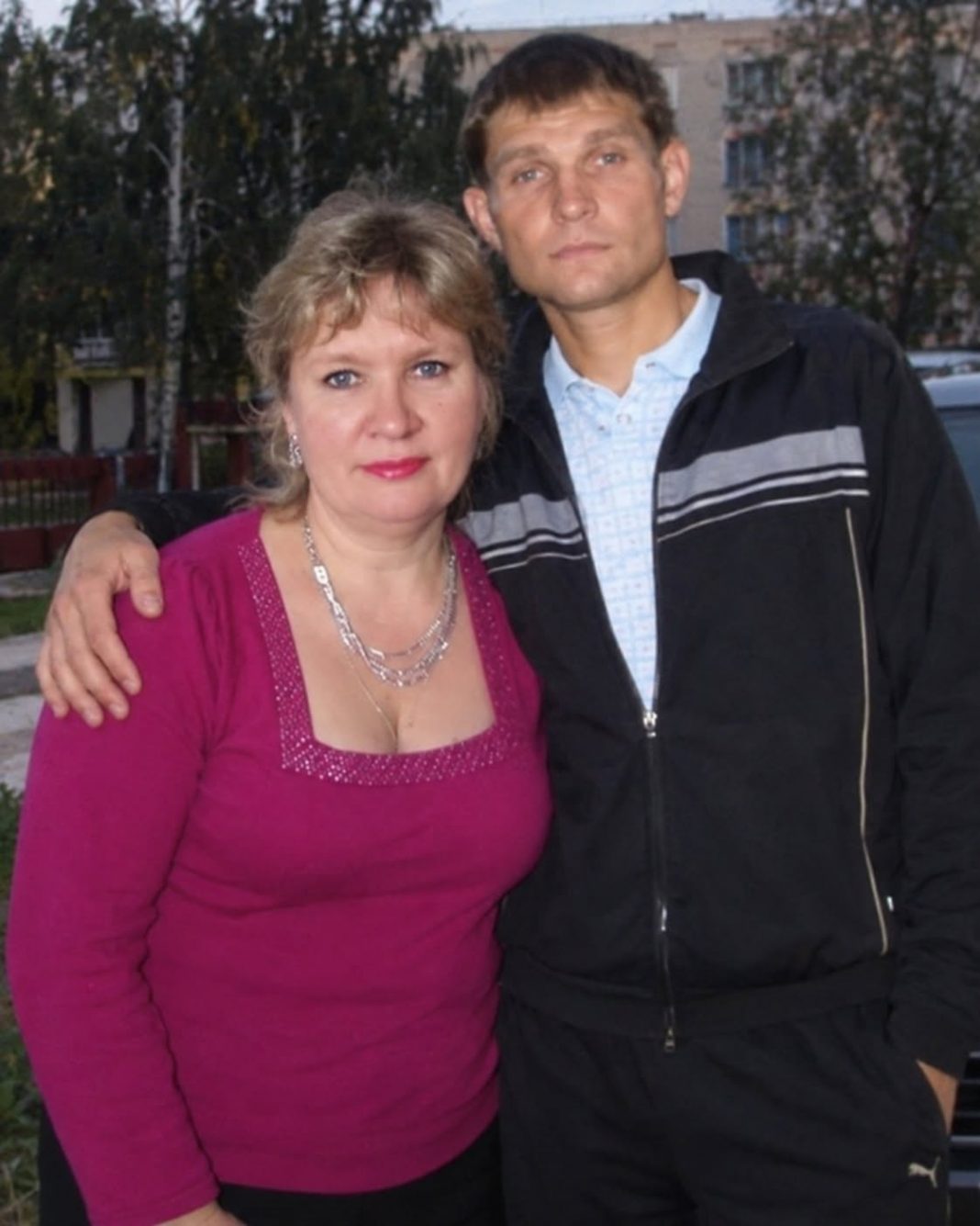😱💔 S 56 godina ostavila sam supruga nakon 30 godina braka zbog mlađeg muškarca. Ali kada sam upoznala Danielove roditelje, otkrila sam obiteljsku tajnu koja je uništila sve što sam mislila da znam o vlastitom životu… 😨💔 - featured image 😱💔 S 56 godina ostavila sam supruga nakon 30 godina braka zbog mlađeg muškarca. Ali kada sam upoznala Danielove roditelje, otkrila sam obiteljsku tajnu koja je uništila sve što sam mislila da znam o vlastitom životu… 😨💔 - featured image