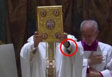 Ljudi ne mogu da veruju: Novi papa podigao ruku, a ispod rukava provirio detalj koji niko nije očekivao Ljudi ne mogu da veruju: Novi papa podigao ruku, a ispod rukava provirio detalj koji niko nije očekivao - featured image
