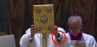 Ljudi ne mogu da veruju: Novi papa podigao ruku, a ispod rukava provirio detalj koji niko nije očekivao Ljudi ne mogu da veruju: Novi papa podigao ruku, a ispod rukava provirio detalj koji niko nije očekivao - featured image