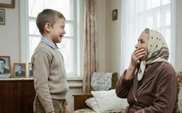 Moj sin i snaja otišli su na odmor i ostavili mi svog osmogodišnjeg sina, koji je od rođenja bio nijem. Kada su otišli, moj unuk me iznenada pogledao i prvi put u životu rekao nešto što me užasnulo. Moj sin i snaja otišli su na odmor i ostavili mi svog osmogodišnjeg sina, koji je od rođenja bio nijem. Kada su otišli, moj unuk me iznenada pogledao i prvi put u životu rekao nešto što me užasnulo. - featured image