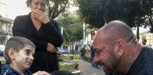 Dječak u invalidskim kolicima koji je zamolio za psa… i zauvijek promijenio dva slomljena života 😱💔