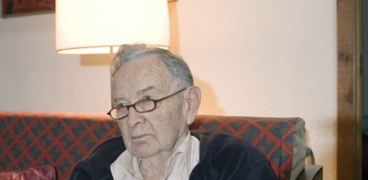 Miloš je tokom rata u Bosni u svojoj kući krio sinove komšije muslimana: Održavao im baštu kad su izbegli u Italiju, a kad je umro, na sahrani se pojavili… Miloš je tokom rata u Bosni u svojoj kući krio sinove komšije muslimana: Održavao im baštu kad su izbegli u Italiju, a kad je umro, na sahrani se pojavili… - featured image