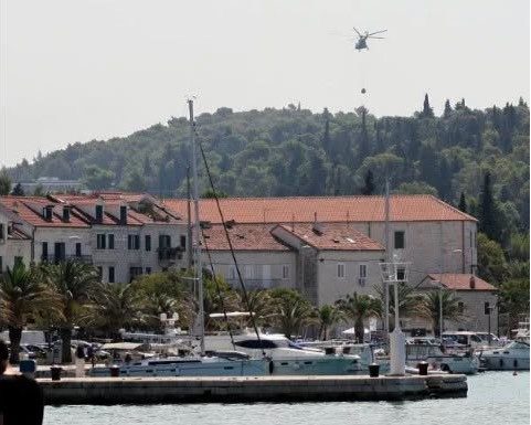 JEZIV SNIMAK SA JADRANSKE MAGISTRALE KRUŽI MREŽAMA: Ljudi ne vjeruju šta je djevojka uradila, pitaju se gdje je policija JEZIV SNIMAK SA JADRANSKE MAGISTRALE KRUŽI MREŽAMA: Ljudi ne vjeruju šta je djevojka uradila, pitaju se gdje je policija - featured image